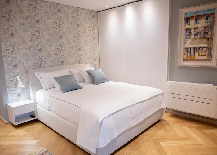 Seven Luxury Suites