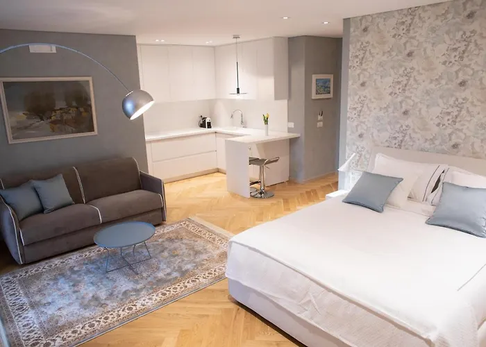 Seven Luxury Suites